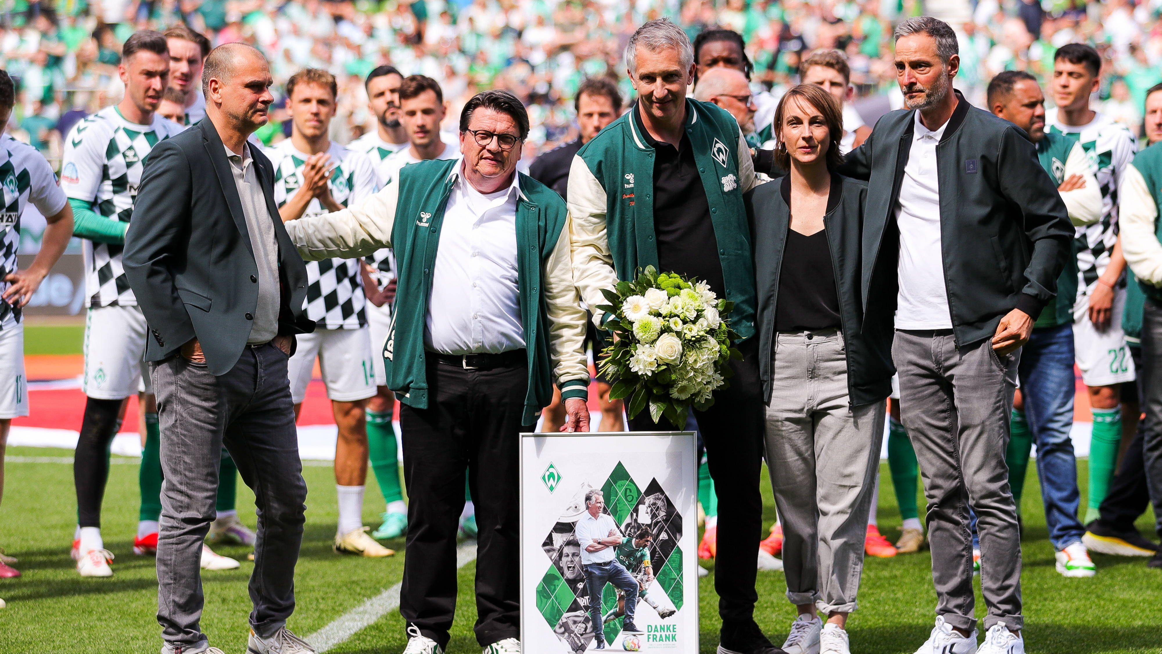 <strong>Frank Baumann (Werder Bremen)</strong><br>Auch in Bremen wurde eine Vereinslegende verabschiedet. Nach insgesamt 25 Jahre als Spieler und Funktionär verlässt Frank Baumann den SV Werder. Seit 2016 war der frühere Kapitän der Double-Mannschaft von 2004 als Geschäftsführer Sport tätig.