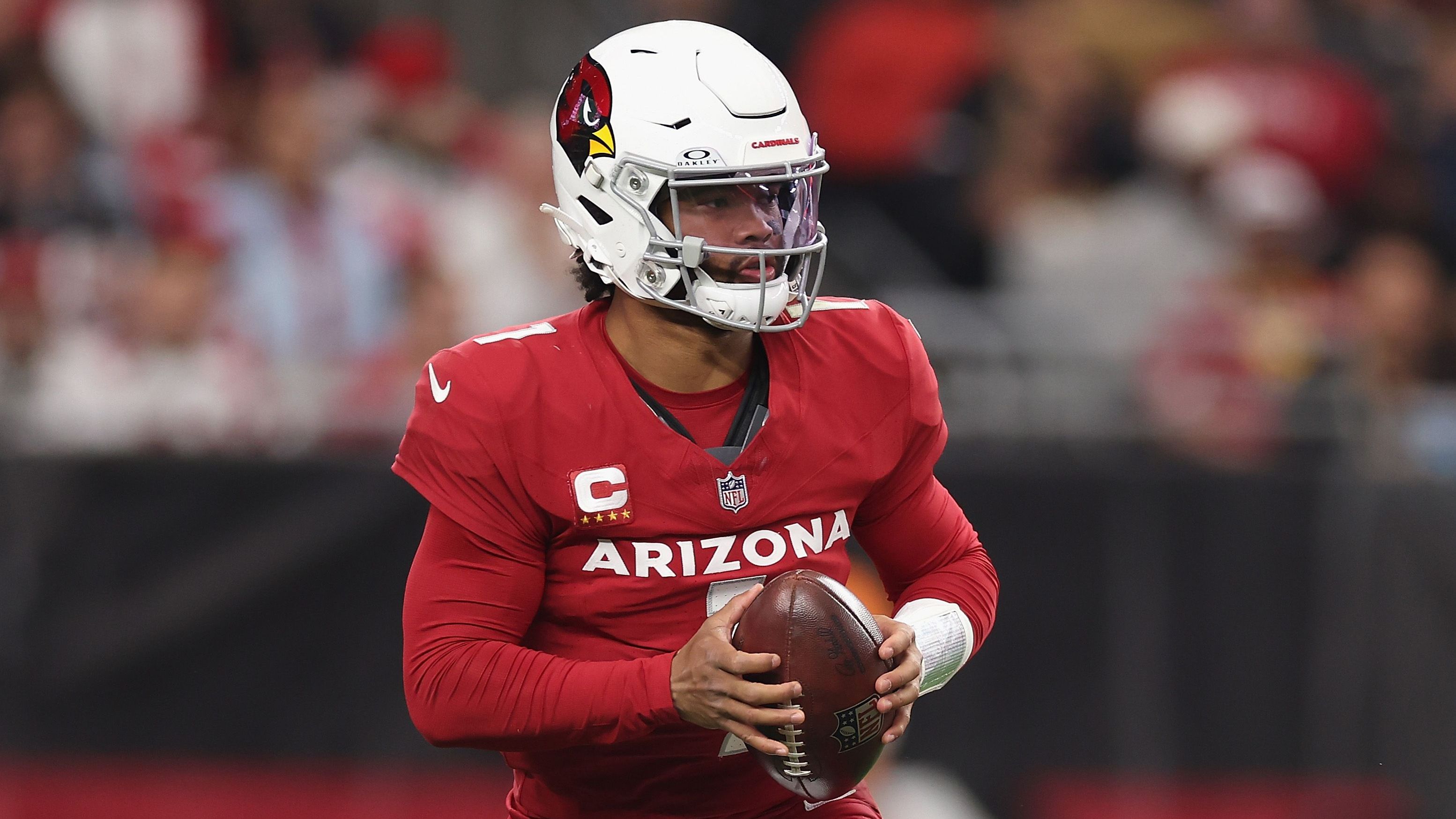 <strong>Platz 16: Kyler Murray (Arizona Cardinals)</strong><br>Kyler Murray ist so ein bisschen das ewige Talent. Beim Scramblen macht ihm niemand etwas vor und er sorgt regelmäßig für "Oha"-Momente. Aber genauso häufig auch für unsichtbare Leistungen. So bleibt auch er erstmal nur im Mittelfeld.