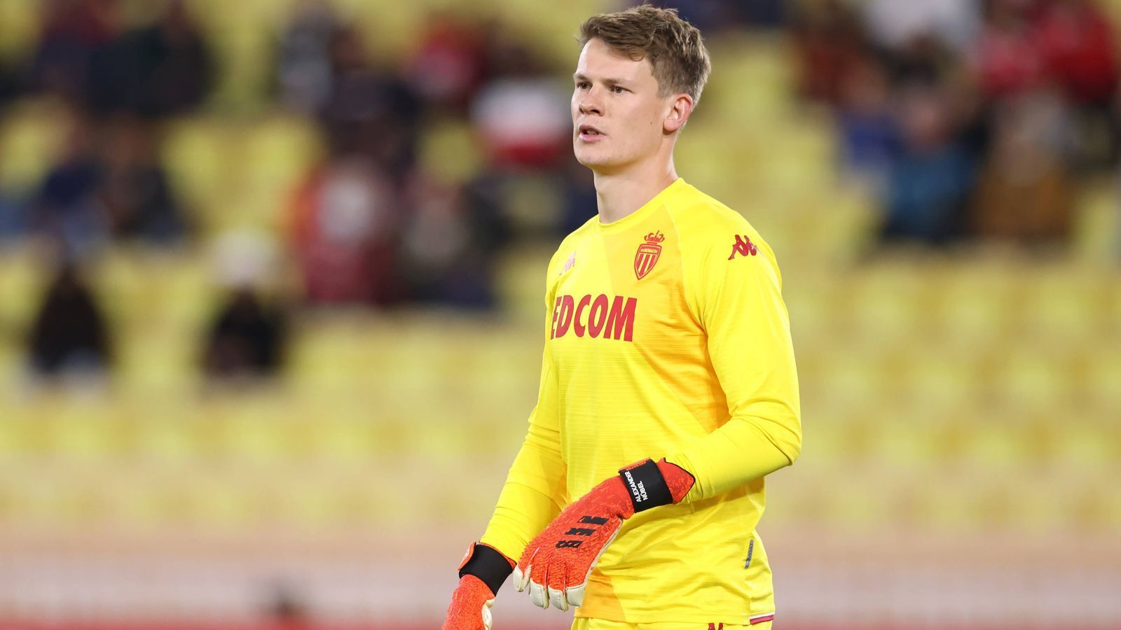 
                <strong>Alexander Nübel (AS Monaco)</strong><br>
                Der Torwart wurde 2020 vom FC Schalke 04 losgeeist, um später die Nachfolge von Manuel Neuer anzutreten. Weil er beim Rekordmeister zum Bankdrücker mutierte, ist er bis zum Jahre 2023 in die französische Liga zum AS Monaco verliehen worden. Dort ist er unter dem ehemaligen Bayern-Trainer Niko Kovac Stammtorwart. Sein Arbeitsverhältnis beim FC Bayern gilt noch bis zum Jahre 2025. Über seine Zukunft in München sagt er im "kicker": "Was ich mir nicht mehr vorstellen kann, ist, zurückzukommen und nicht mehr Spiele zu bekommen. Das schließe ich aus. Was Manu über 2023 hinaus macht, darauf werde ich reagieren, wenn es so weit ist."
              