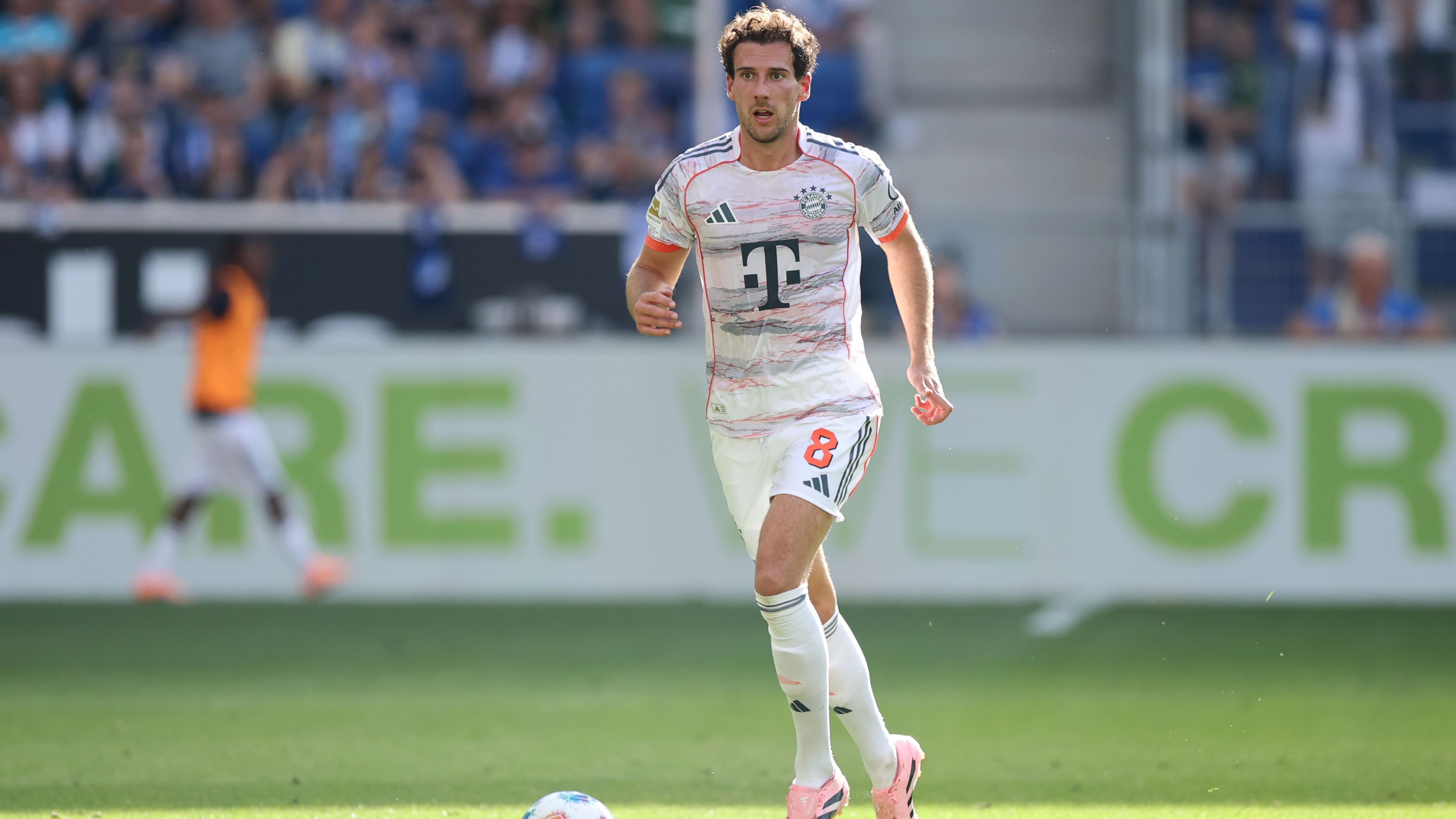 <strong>Leon Goretzka (FC Bayern München)</strong><br>Position: Zentraler Mittelfeldspieler<br>Alter: 30 Jahre<br>Im Verein seit: Juli 2018