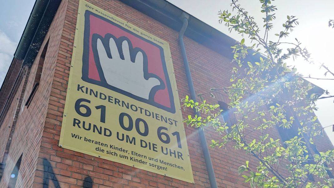 Berliner Kindernotdienst - eine der vielen Anlaufstellen für betroffene Kinder.