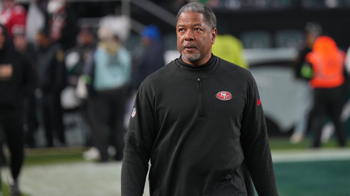 PHILADELPHIA, PA - DECEMBER 03: San Francisco 49ers defensive coordinator Steve Wilks looks on during the game between the San Fransisco 49ers and the Philadelphia Eagles on December 3, 2023 at Lin...