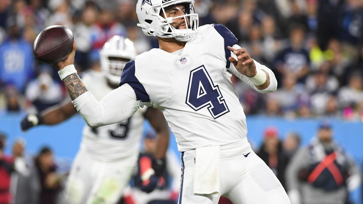 NFL, American Football Herren, USA Dallas Cowboys at Tennessee Titans Dec 29, 2022; Nashville, Tennessee, USA; Dallas Cowboys quarterback Dak Prescott (4) throws during the first half against the T...