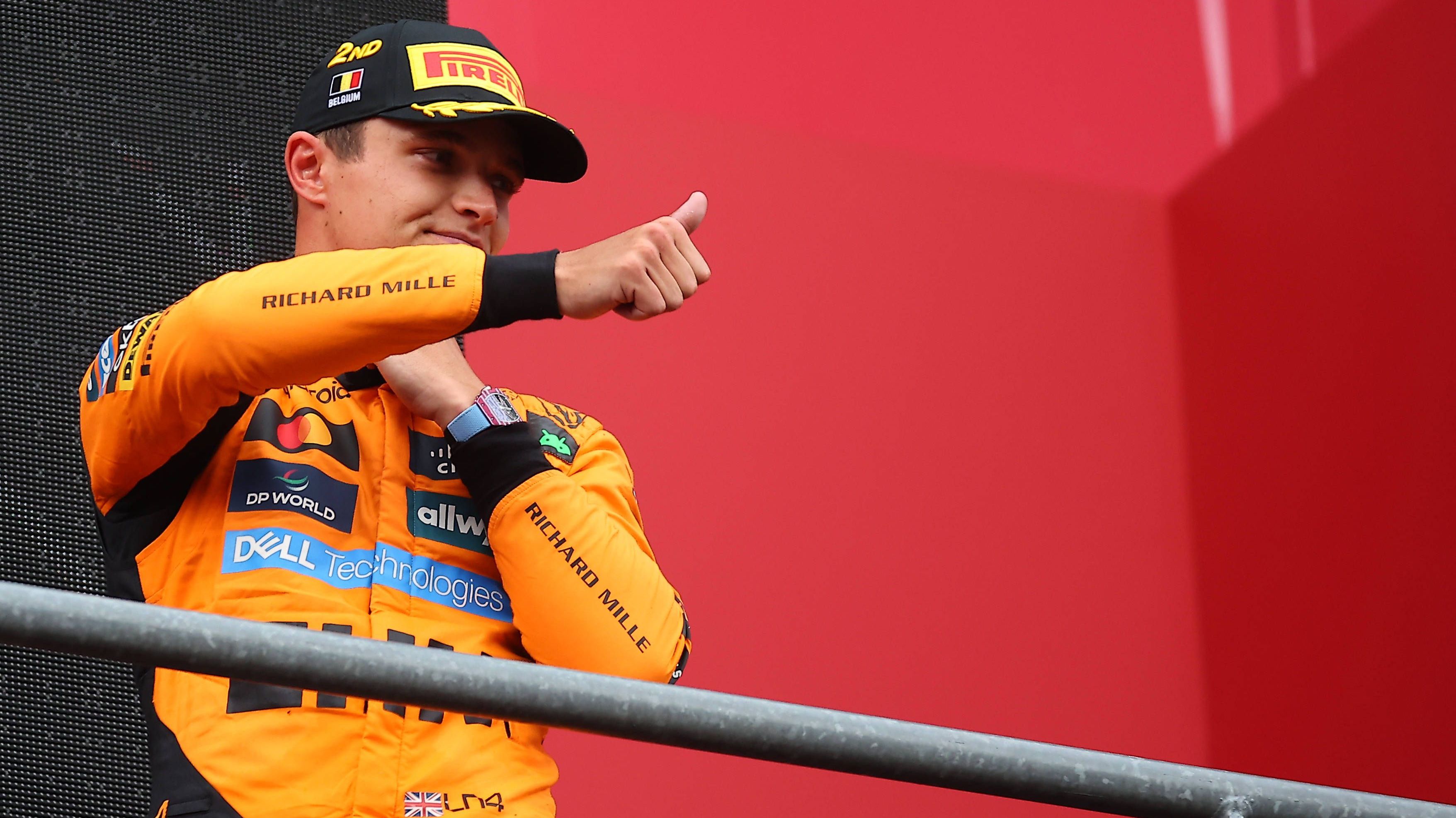 <strong>Platz 2: Lando Norris (McLaren)</strong><br>Eigentlich hat es keiner der beiden McLaren verdient, nur auf Platz zwei zu landen. Aufgrund des letzten Grand Prix, den Lando Norris in beiden Rennen hinter seinem Teamkollegen beendete, geht der nominelle Platz zwei jedoch an den Briten. Im Rennen machte er zwei kleine Fehler, die ein mögliches spannenderes Finish verhinderten.