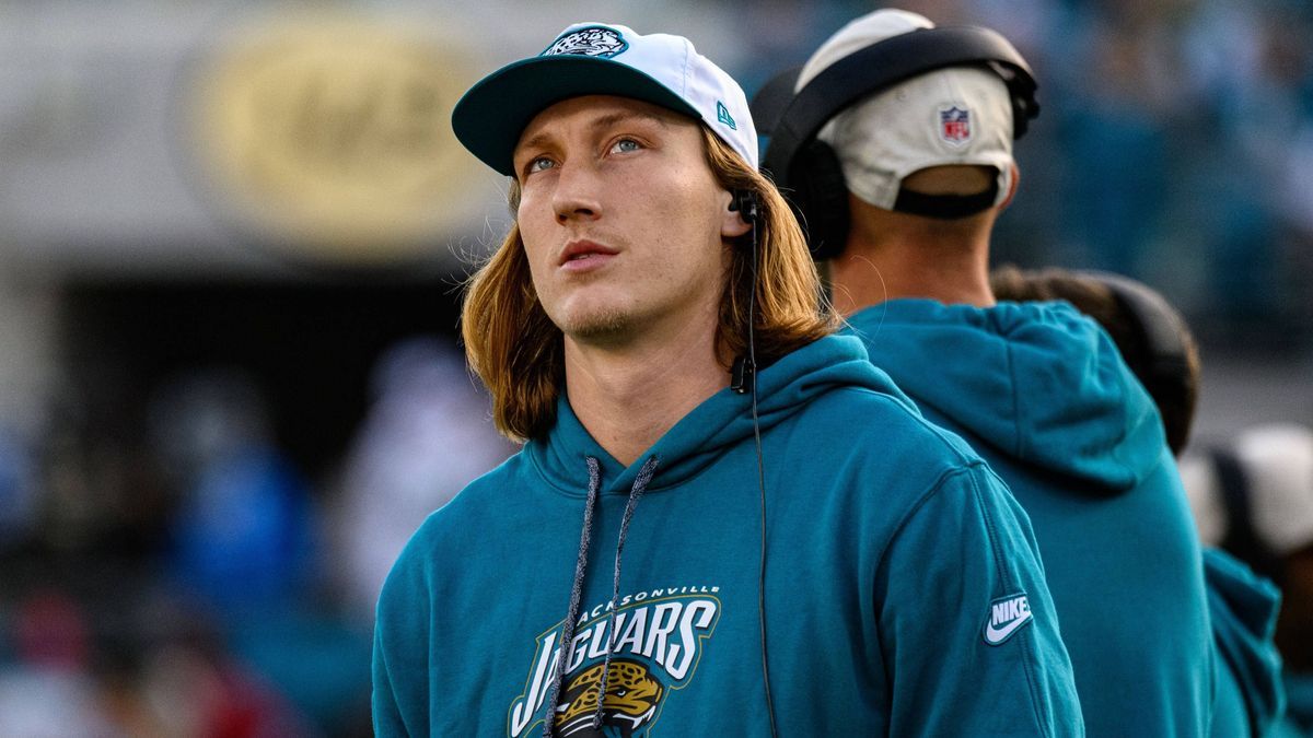 December 15, 2024: Jacksonville Jaguars quarterback Trevor Lawrence (16) watches the big screen from the sideline in the fourth quarter during NFL, American Football Herren, USA a game against the ...