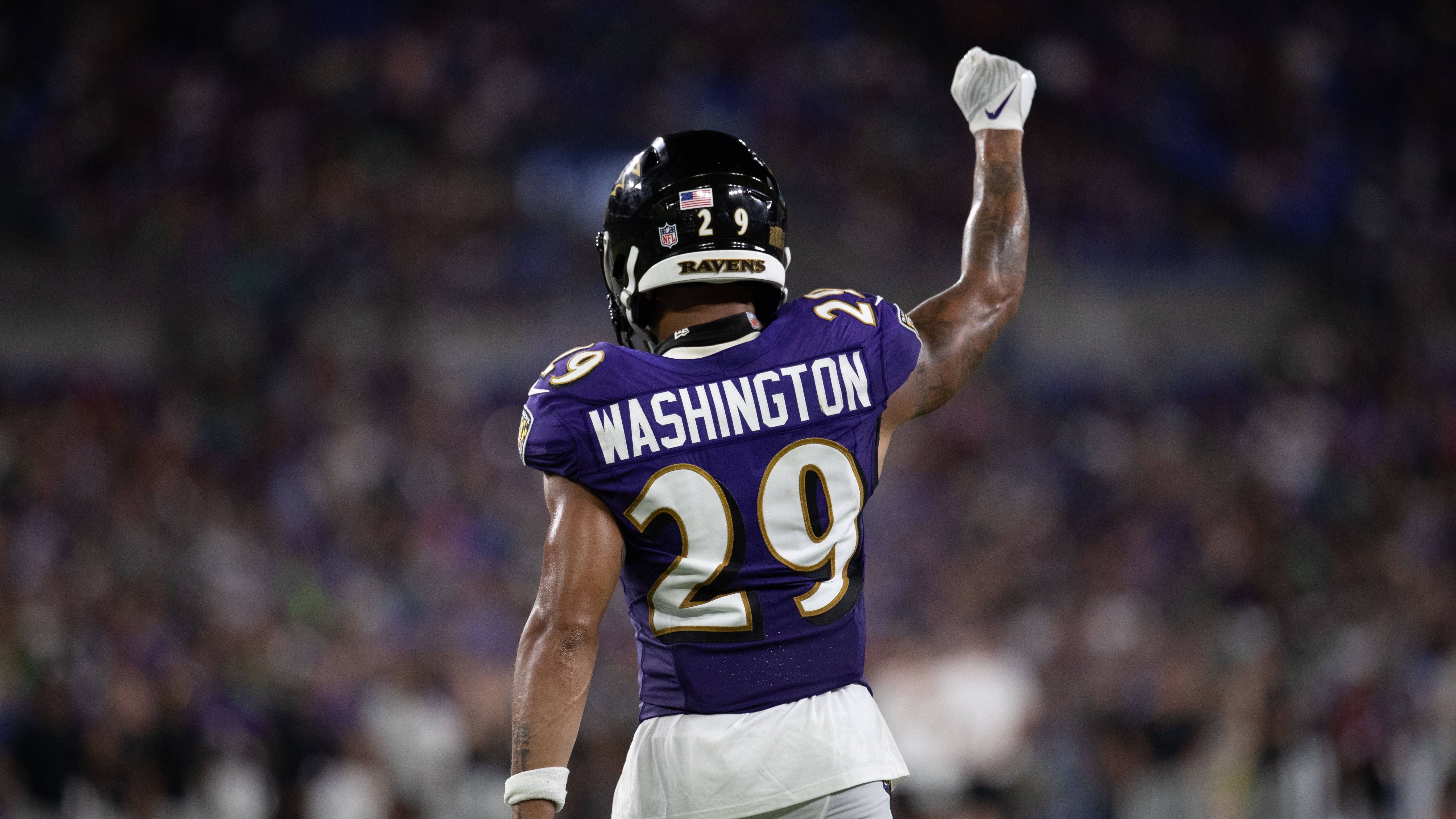 <strong>Baltimore Ravens: Rückblick</strong><br>• Bilanz in der regulären Saison 2022/23: 10-7<br>• Playoffs: Niederlage in der Wild-Card-Round (17:24 gegen Cincinnati Bengals)<br>• Wichtige Abgänge: Ben Powers (Guard), Calais Campbell (Defensive Liner), Justin Houston (Edge Rusher), Marcus Peters (Cornerback)<br>• Wichtige Neuzugänge: Odell Beckham Jr. (Wide Receiver), Zay Flowers (Wide Receiver, Rookie), Rock Ya-Sin (Cornerback)