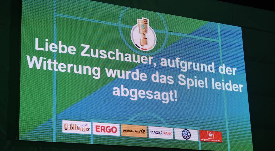
                <strong>Schlechter Platz: DFB sagt Lotte vs. BVB ab</strong><br>
                Der Schnee war Schuld! Wegen "Unbespielbarkeit des Platzes" hat der DFB das Pokal-Viertelfinale zwischen den Sportfreunden Lotte und Borussia Dortmund abgesagt. Doch wie schlimm sah der Platz wirklich aus?
              
