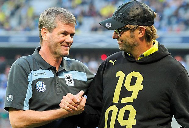 
                <strong>TSV 1860 München - Borussia Dortmund 0:2 n.V.</strong><br>
                Kumpelduell: Die beiden Trainer Friedhelm Funkel (l.) und Jürgen Klopp verstehen sich bestens
              