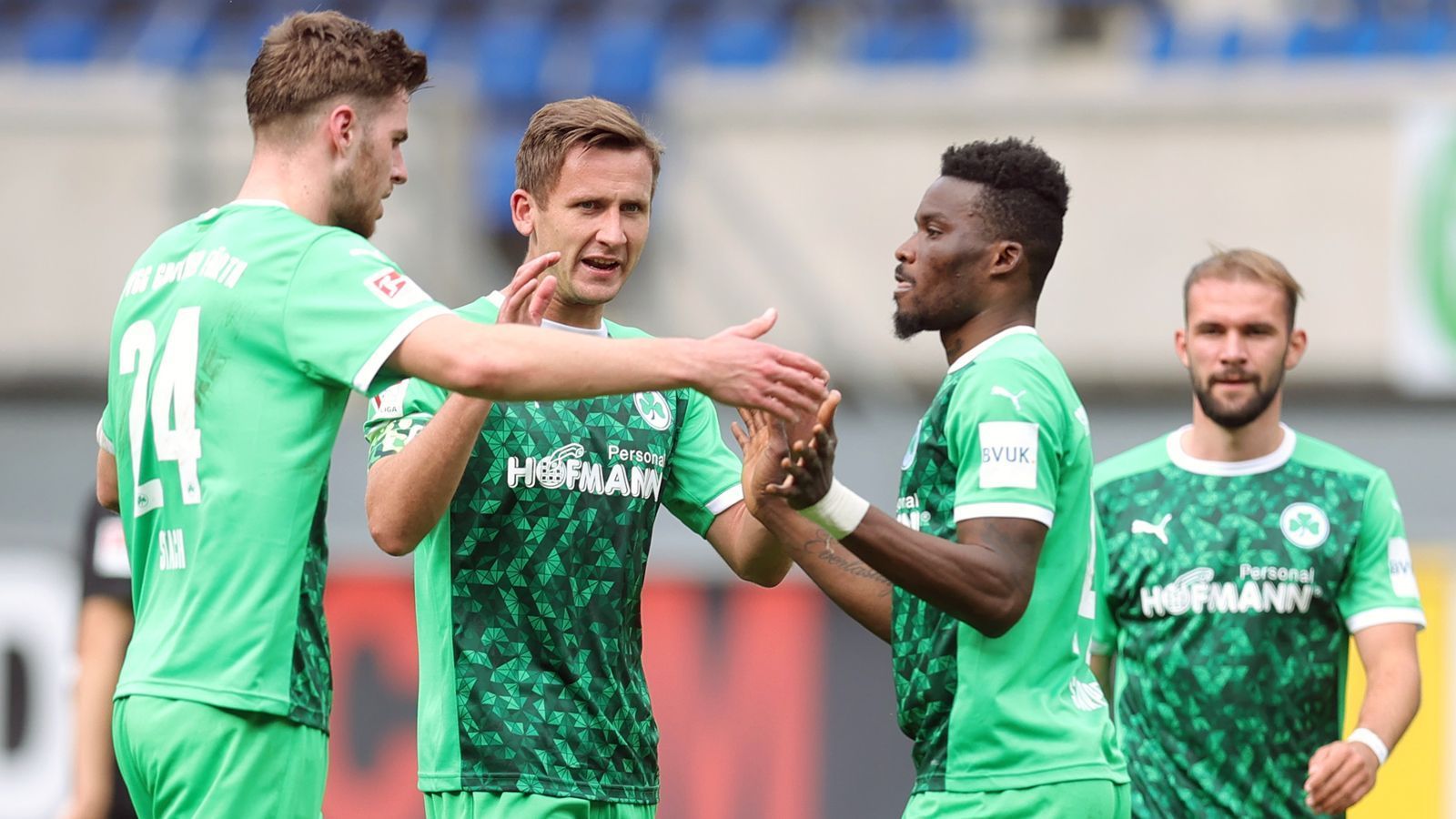 
                <strong>Platz 2: SpVgg Greuther Fürth</strong><br>
                Zweitliga-Spiele: 858 - Zweitliga-Saisons: 25 - Punkte: 1.263 -Der Verein spielt in der Saison 2021/22 in der Bundesliga
              