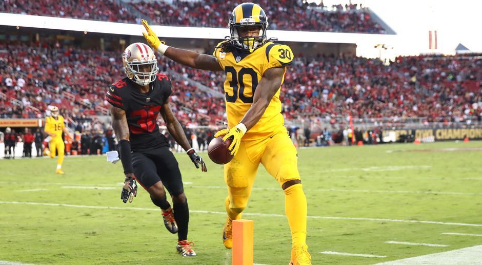 
                <strong>Los Angeles Rams at San Francisco 49ers</strong><br>
                Beim Spiel der Los Angeles Rams bei den San Francisco 49ers wurden ganze 80 Punkte erzielt. Die Rams um den Nummer-Eins-Pick des vergangenen Jahres, Jared Goff, gewannen ein dramatisches Spiel in der Bay Area mit 41:39. Todd Gurley (Nummer 30) glänzte mit drei Touchdowns. Damit ist die Partie die punktreichste, die je an einem Donnerstagabend ausgetragen wurde.
              