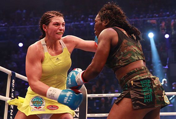 
                <strong>Christina Hammer vs. Jessica Balogun</strong><br>
                Hammer hatte vor dem Fight eine beeindruckende Bilanz von 16 Siegen in 16 Kämpfen vorzuweisen. Balogun hat in ihrer Karriere bereits 26 Mal im Ring gestanden - dabei gewann sie 23 Kämpfe und musste sich drei Mal geschlagen geben.
              