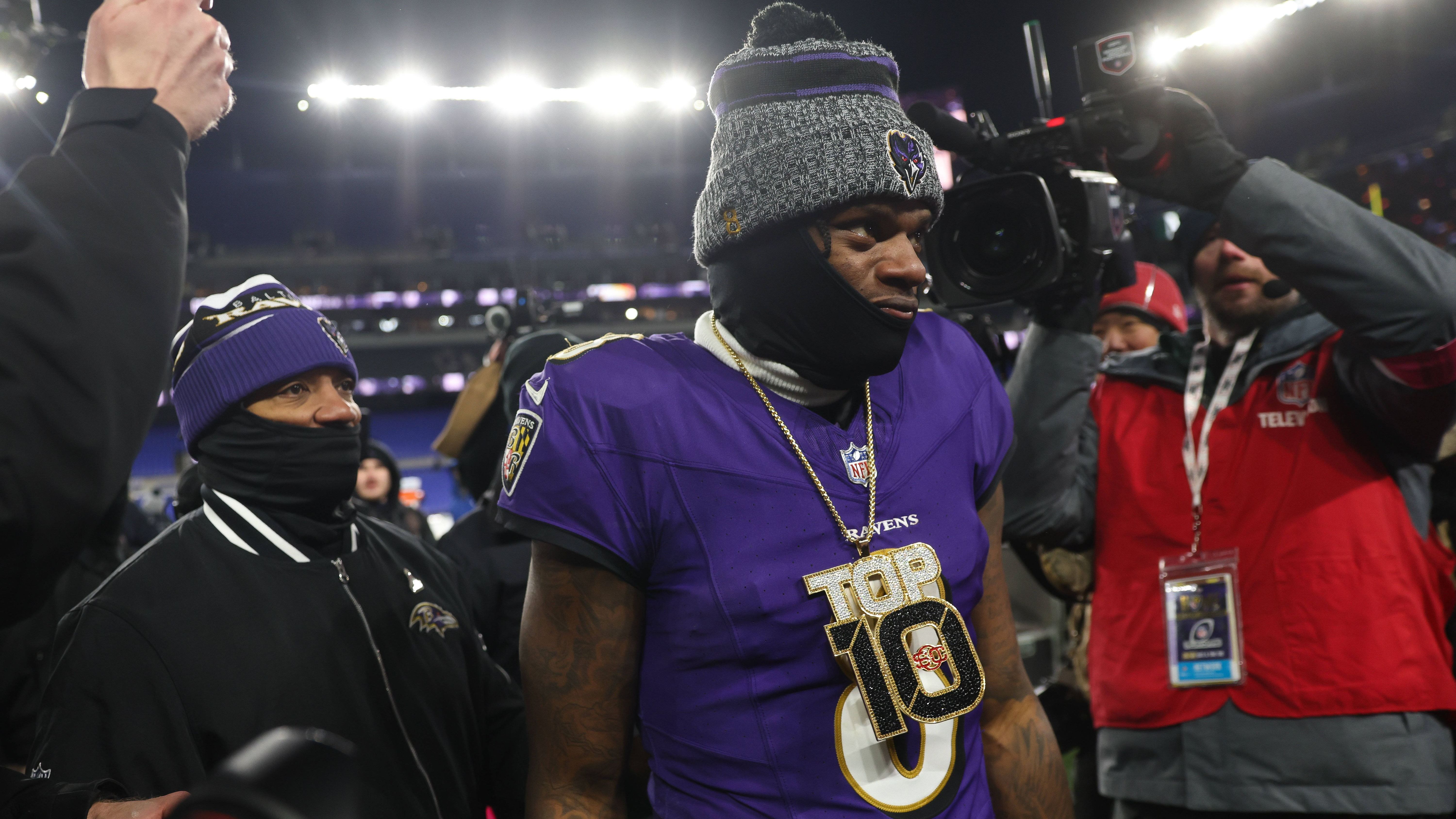 <strong>Jackson erstmals im Championship Game</strong><br>Zum ersten Mal in seiner Karriere steht Lamar Jackson im AFC Championship Game. Und das, obwohl er bereits zum zweiten Mal der erste Seed der Conference ist. 2019, damals wurde er übrigens MVP, scheiterte er in der Divisional Round an den Tennessee Titans. Nun sinnt er auf den ersten Super Bowl seiner Karriere.