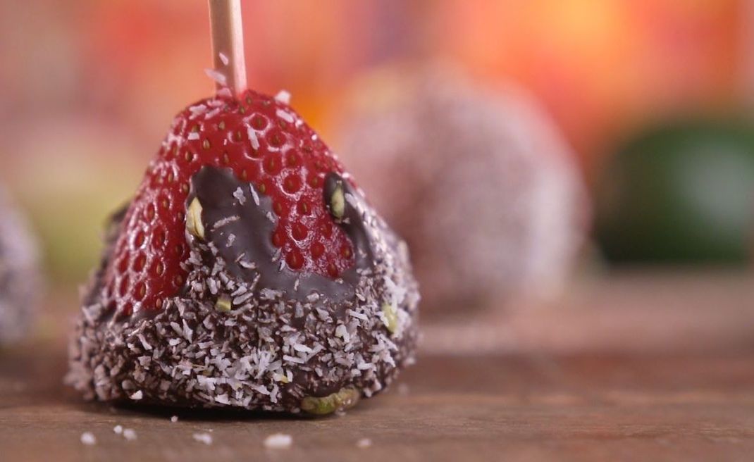 Fruchtig, süß und schnell gemacht: Unser Kokos-Erdbeer-Dessert!