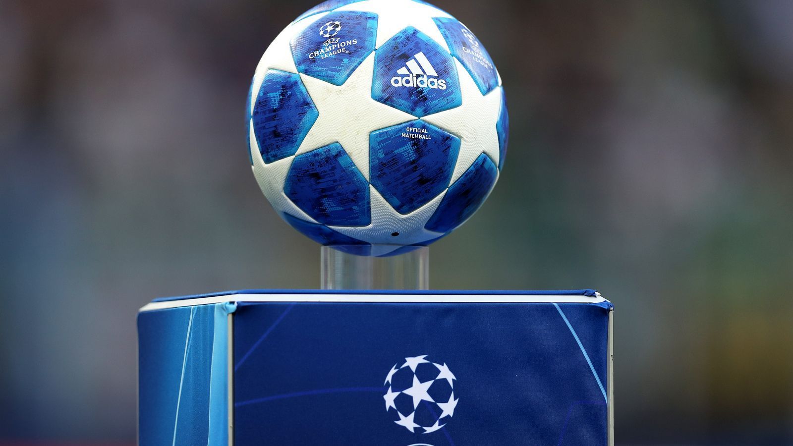 
                <strong>Aufteilung der Champions-League-Prämien</strong><br>
                Insgesamt liegen die Brutto-Einnahmen der UEFA an Champions League, Europa League und Superpokal bei 3,25 Milliarden Euro. Davon gehen 2,04 Milliarden an die Teilnehmer der Champions League und des UEFA Superpokals. Abzüglich der Ausschüttungen an die Playoff-Teilnehmer bleiben 1,95 Milliarden Euro an die Klubs, die an der Champions League teilnehmen. 
              