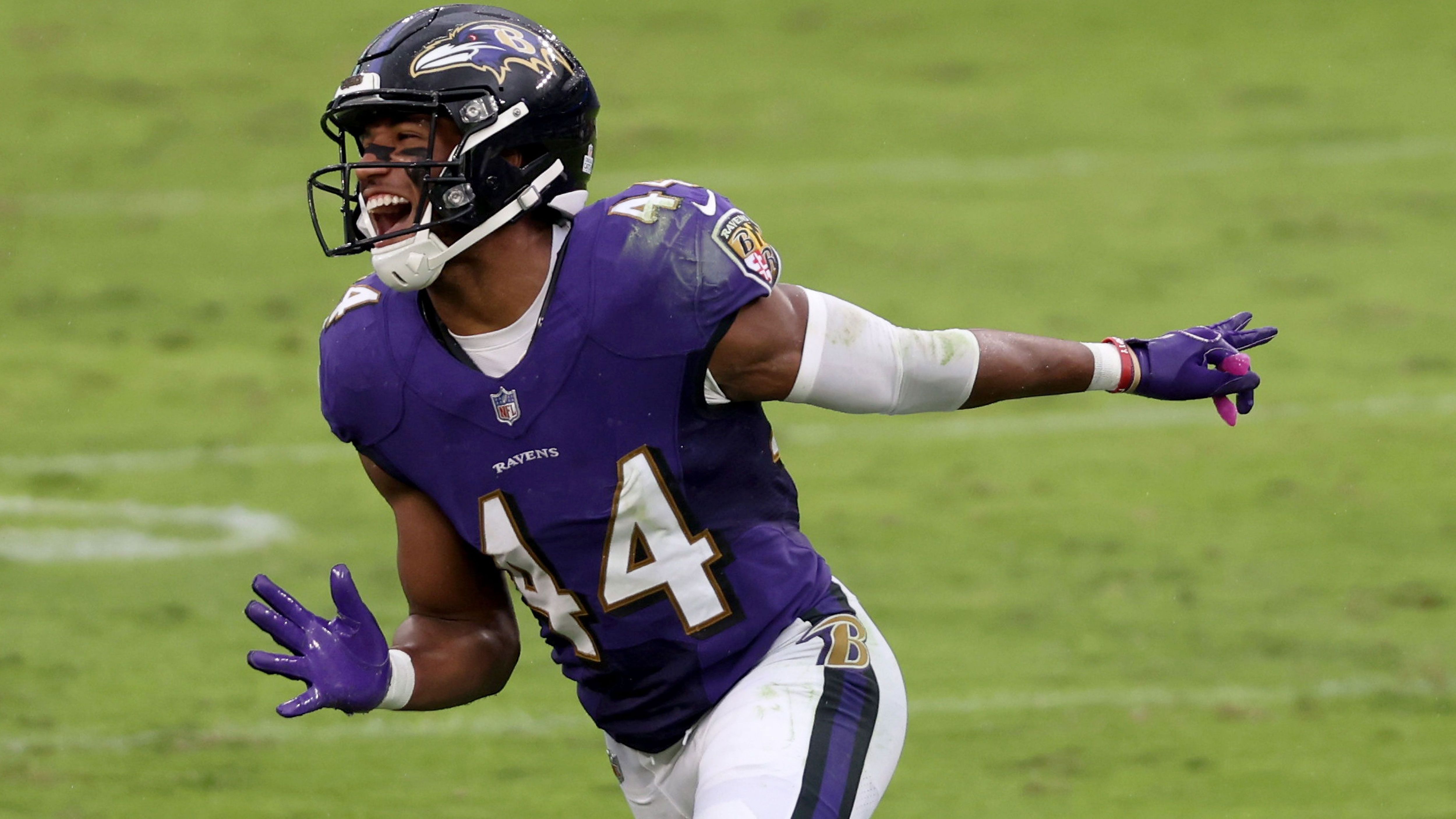 
                <strong>Cornerback: Marlon Humphrey (Baltimore Ravens)</strong><br>
                Marlon Humphrey verlängerte bei den Baltimore Ravens 2020 seinen Vertrag um weitere fünf Jahre. Er wurde nach Ramsey zum zweit bestbezahltesten Cornerback der Liga. Die Daten: Fünf Jahre, 97,5 Millionen US-Dollar, 19,5 Mio pro Jahr.
              