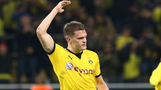 
                <strong>Defensiver Mittelfeldspieler: Matthias Ginter</strong><br>
                Defensiver Mittelfeldspieler: Matthias Ginter. Der deutsche Nationalspieler bildete mit Weigl die Doppel-Sechs im Dortmunder Mittelfeld. Eine für ihn völlig ungewohnte Position. Dafür machte er seine Sache allerdings recht ordentlich. In der 60. Minute für Ilkay Gündogan ausgewechselt. ran-Note: 3
              