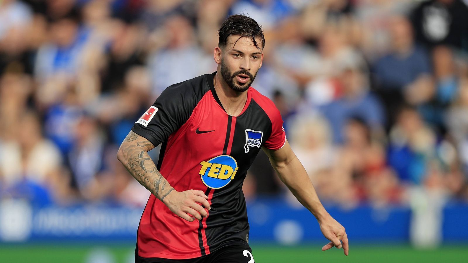 
                <strong>Marvin Plattenhardt (Hertha BSC)</strong><br>
                Hertha BSC Berlin muss zum Auftakt bei Titelverteidiger Bayern München auf Marvin Plattenhardt verzichten. Der Außenverteidiger hat sich im Training eine Verletzung an der Muskulatur im linken Oberschenkel zugezogen und steht in München nicht zur Verfügung. Schon für das DFB-Pokalspiel beim VfB Eichstätt hatte der 27-Jährige passen müssen.
              