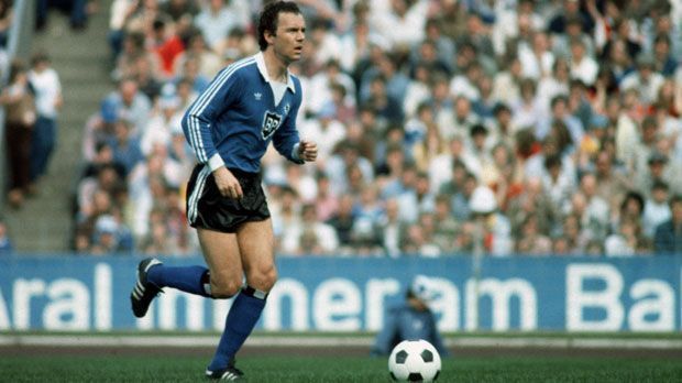 
                <strong>Franz Beckenbauer anno 1982</strong><br>
                Seine Karriere in der Bundesliga ließ Beckenbauer beim Hamburger SV ausklingen - und das ziemlich erfolgreich. Im stolzen Alter von 36 Jahren holte er 1982 mit den Hanseaten nochmal die Deutsche Meisterschaft.
              
