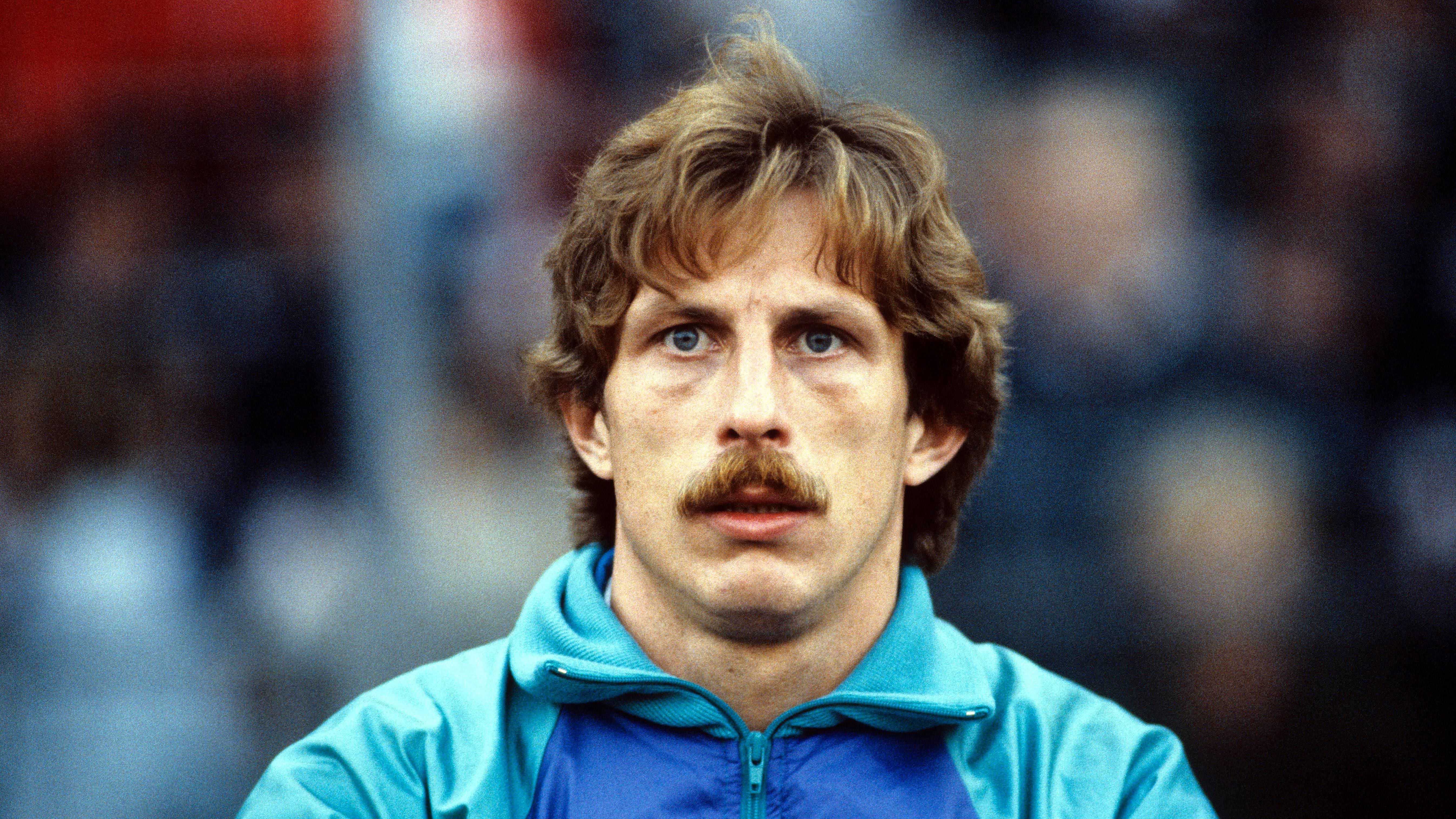 
                <strong>Christoph Daum</strong><br>
                Unverkennbar und legendär: Meister-Trainer Christoph Daum.
              