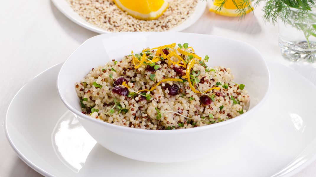 Cranberry-Orangen-Quinoa: Da stellt sich nur die Frage, ob dieser Salat als Beilage nicht total unterverkauft ist?