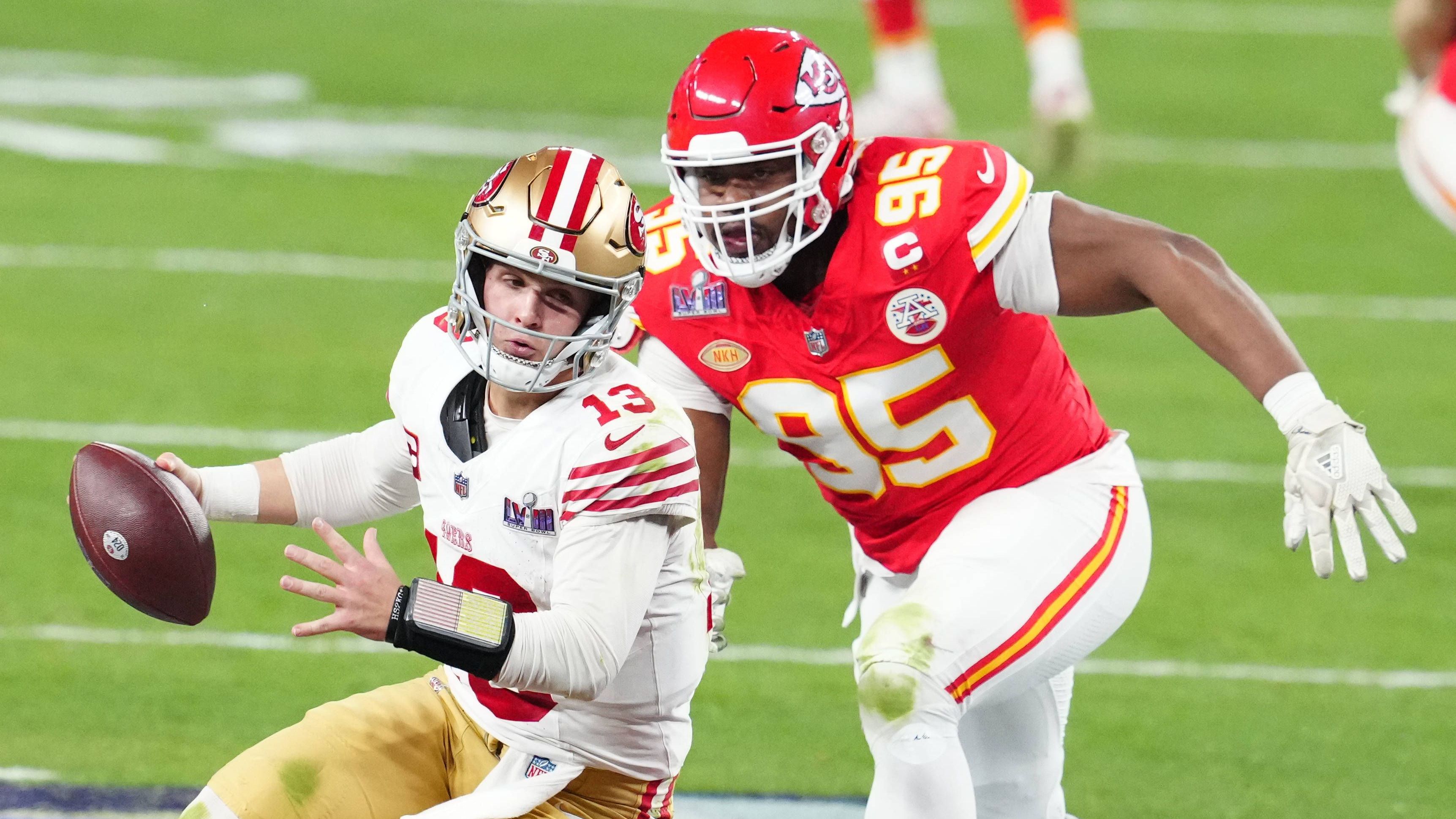 <strong>Kansas City Chiefs </strong><br>Nach dem Abgang von L'Jarius Sneed braucht es einen neuen Top-Cornerback. Außerdem ist aktuell nicht absehbar, wie sich die <a href="https://www.ran.de/sports/american-football/nfl/news/nfl-kansas-city-chiefs-rashee-rice-aeussert-sich-nach-unfall-bei-illegalem-strassenrennen-358511">Zukunft von Wide Receiver Rashee Rice</a> gestalten wird. Sollte er nicht spielen können, müssen die Chiefs auf der Receiver-Position nachbessern.&nbsp;