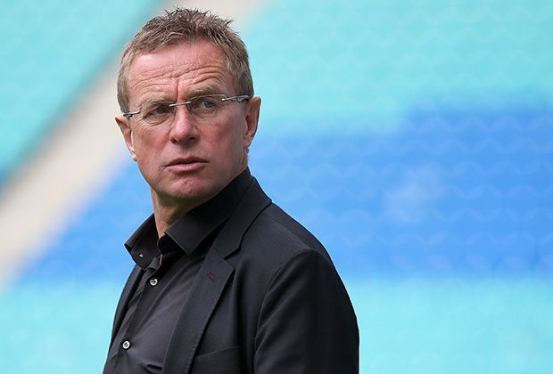 
                <strong>Ralf Rangnick, Sportdirektor RB Salzburg und RB Leipzig</strong><br>
                Rangnick sagte im exklusiven ran-Interview, er wolle für beide Vereine nur junge Spieler holen, die ihren ersten oder zweiten Profivertrag unterschreiben. Daran muss er sich jetzt messen lassen, denn ...
              