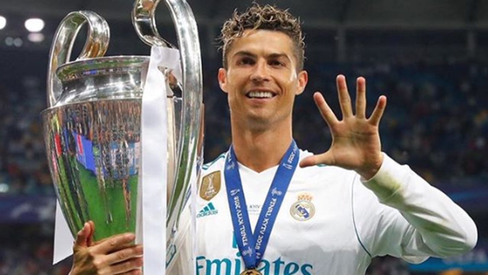 
                <strong>Cristiano Ronaldo</strong><br>
                Bei seinem vierten Champions-League-Titel mit Real Madrid blieb Cristiano Ronaldo im Endspiel eher blass. Nach dem Schlusspfiff stand der Weltfußballer aber natürlich wieder mal im Mittelpunkt. Warum er alle fünf Finger hoch hält? Vermutlich, weil er den einen Champions-League-Triumph von 2008, mit Ex-Klub Manchester United, auch mitzählt. 
              