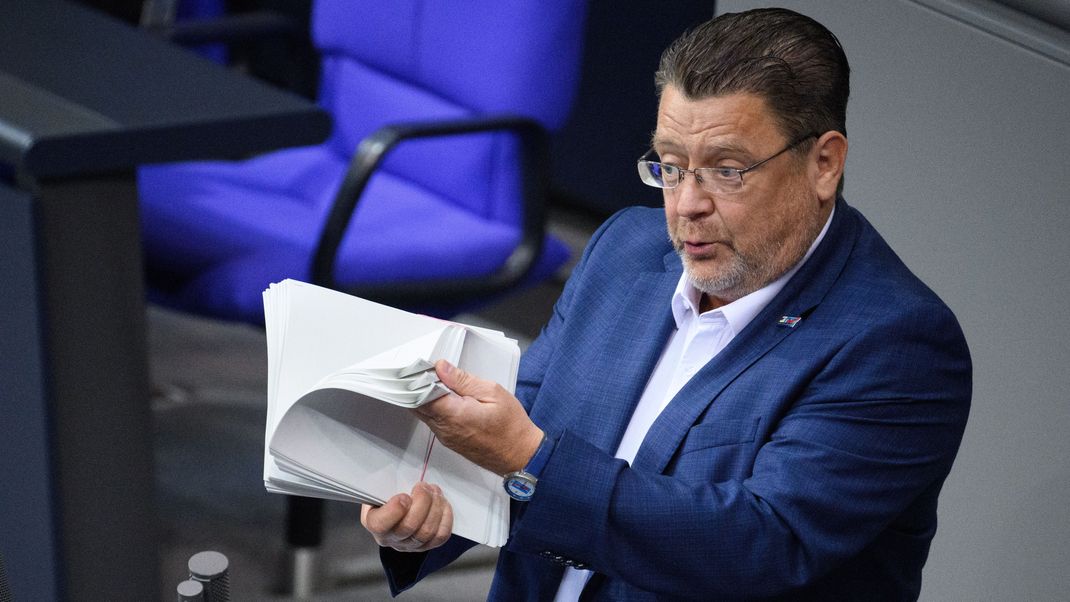 Stephan Brandner (AfD) spricht in der Plenarsitzung im Deutschen Bundestag.