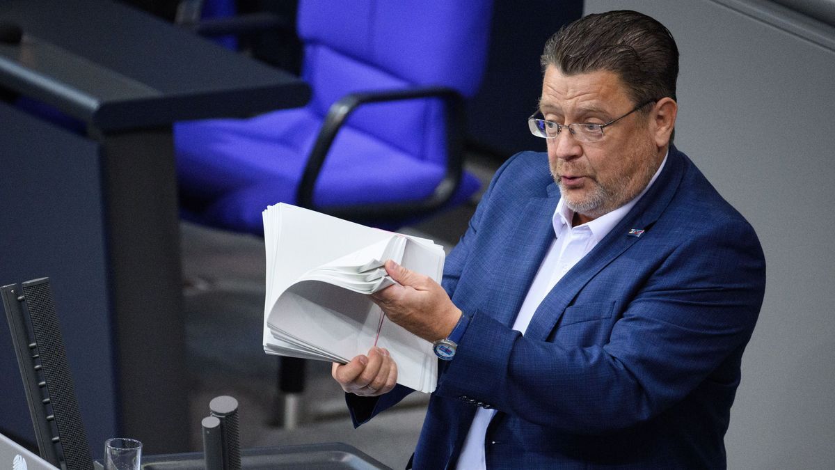 Stephan Brandner (AfD) spricht in der Plenarsitzung im Deutschen Bundestag.