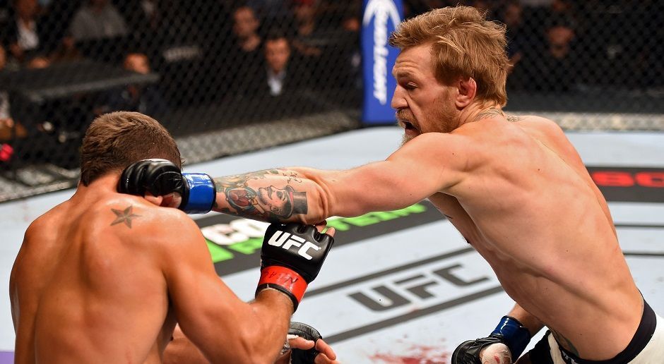 
                <strong>Conor McGregor vs. Chad Mendes, UFC 189, 11.07.2015</strong><br>
                Chad Mendes sprang bei UFC 189 kurzfristig für den verletzten Federgewichts-Champion Jose Aldo ein. Der Ringer brachte McGregor mehrmals zu Boden, doch am Ende triumphierte der Ire durch T.K.o. und krönte sich zum Interims-Champion.
              