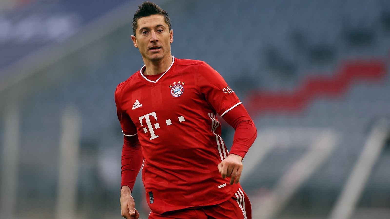 
                <strong>Robert Lewandowski (FC Bayern München)</strong><br>
                Position: Angriff - Alter: 32 Jahre
              