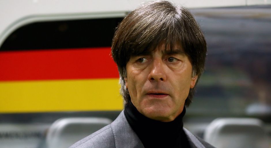 
                <strong>Die Qual der Wahl</strong><br>
                Am 15. Mai stellt Bundestrainer Joachim Löw seinen vorläufigen Kader für die WM-Endrunde 2018 in Russland der Öffentlichkeit vor (ab 12:30 Uhr im kostenlosen Livestream auf ran.de). ran.de-Redakteur Christoph Gailer geht schon einen Schritt weiter und stellt seinen endgültigen WM-Kader für die mögliche deutsche Titelverteidigung in Russland zusammen.
              