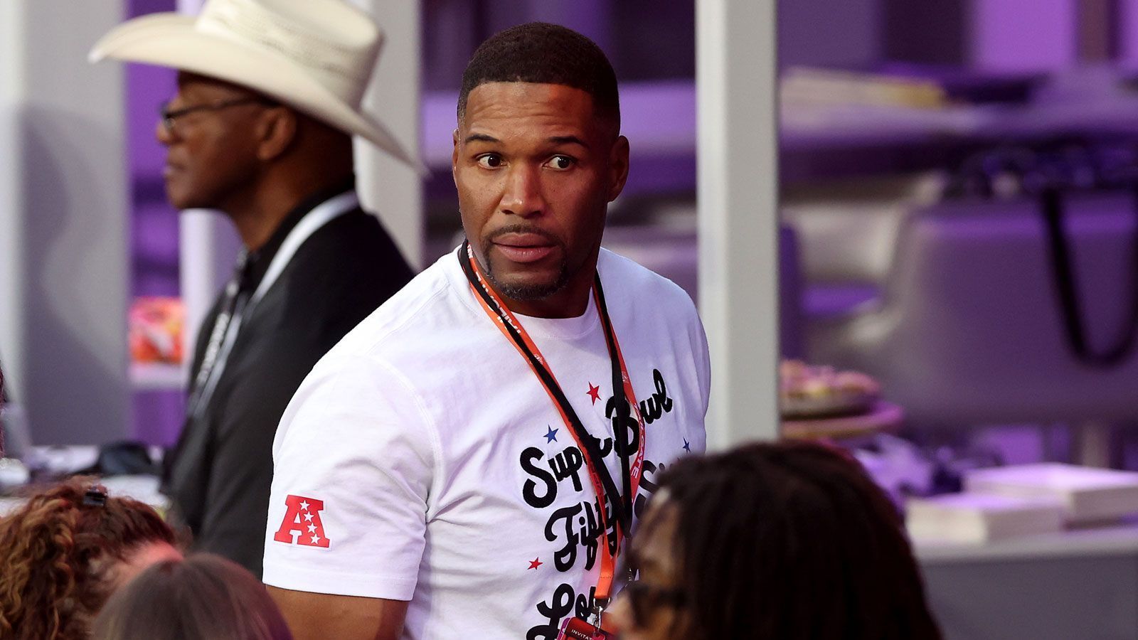 
                <strong>Michael Strahan</strong><br>
                Von Michael Strahan könnten sich die beiden Teams ebenfalls Inspirationen holen, wie man den Super Bowl gewinnt. Dem Hall of Famer gelang das 14 Jahre zuvor mit den New York Giants gegen die New England Patriots.
              