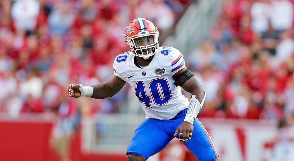 
                <strong>Pick 27 – Kansas City Chiefs: Jarrad Davis (Linebacker, Florida)</strong><br>
                Nachdem sich Derrick Johnson im vergangenen Jahr die Achillessehne gerissen hat, ist noch abzuwarten, wie sich der 34-Jährige in dieser Saison ins Zentrum der Kansas-City-Defense zurückkämpfen kann. Die Chiefs müssen an die Zukunft denken und Jarrad Davis im Draft nachlegen. Davis ist ein unermüdlicher Arbeiter und war schon am College bekannt für seinen feinen Charakter. Mit ihm und Ramik Wilson im Zentrum der 3-4-Defense wären die Chiefs für das, was kommt, gewappnet.
              