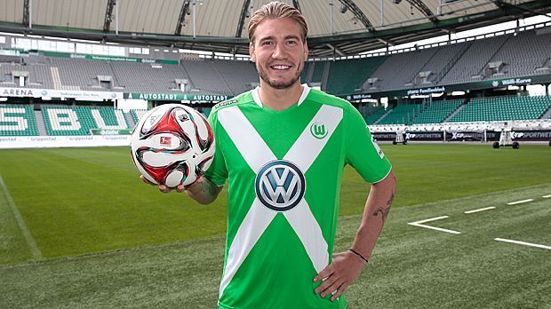 
                <strong>Nicklas Bendtner (VfL Wolfsburg)</strong><br>
                Last, but not least: der Lord. Nicklas Bendtner ist mehr als nur ein Schnäppchen. Seit der Spielzeit 2014/2015 ist der Däne Teil des Wolfsburger Kaders. Als sein Vertrag beim FC Arsenal ausläuft, schlagen die Wölfe beim Topstürmer zu, ohne einen Cent zu zahlen.
              