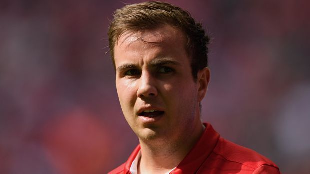 
                <strong>Mario Götze (Zugang Borussia Dortmund)</strong><br>
                Mario Götze (Zugang Borussia Dortmund): Der verlorene Sohn kehrt wieder zurück: Nach drei Jahren beim FC Bayern München zieht es Mario Götze wieder zurück nach Dortmund. Der 24-Jährige unterschreibt bei den Schwarz-Gelben einen Vertrag bis zum 30. Juni 2020. Über die Ablösemodalitäten wurde Stillschweigen vereinbart, gehandelt werden rund 25 Millionen Euro. "Ich freue mich persönlich sehr, dass Mario sich für Borussia Dortmund entschieden hat. Ich habe seit seinem Weggang im Jahr 2013 immer gehofft, dass er eines Tages zu uns zurückkehren wird", so Geschäftsführer Hans-Joachim Watzke.
              