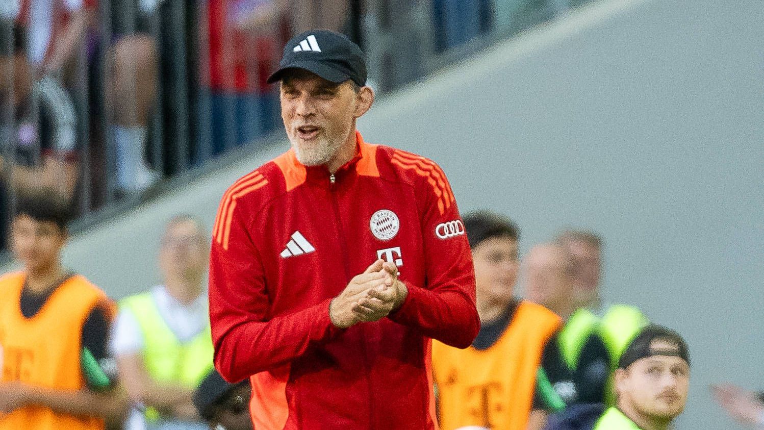 <strong>Verlierer eines Tuchel-Verbleibs</strong><br>Es wird immer realistischer, dass Thomas Tuchel doch Bayern-Trainer bleibt. Sowohl die Bosse als auch der Coach selbst sollen darüber nachdenken. Ein Großteil der Mannschaft (u.a. Kapitän Manuel Neuer) sollen sich für einen Verbleib des Trainers aussprechen. Anderen käme dies wahrscheinlich weniger gelegen. Wir werfen einen Blick auf mögliche Verlierer eines Tuchel-Verbleibs.