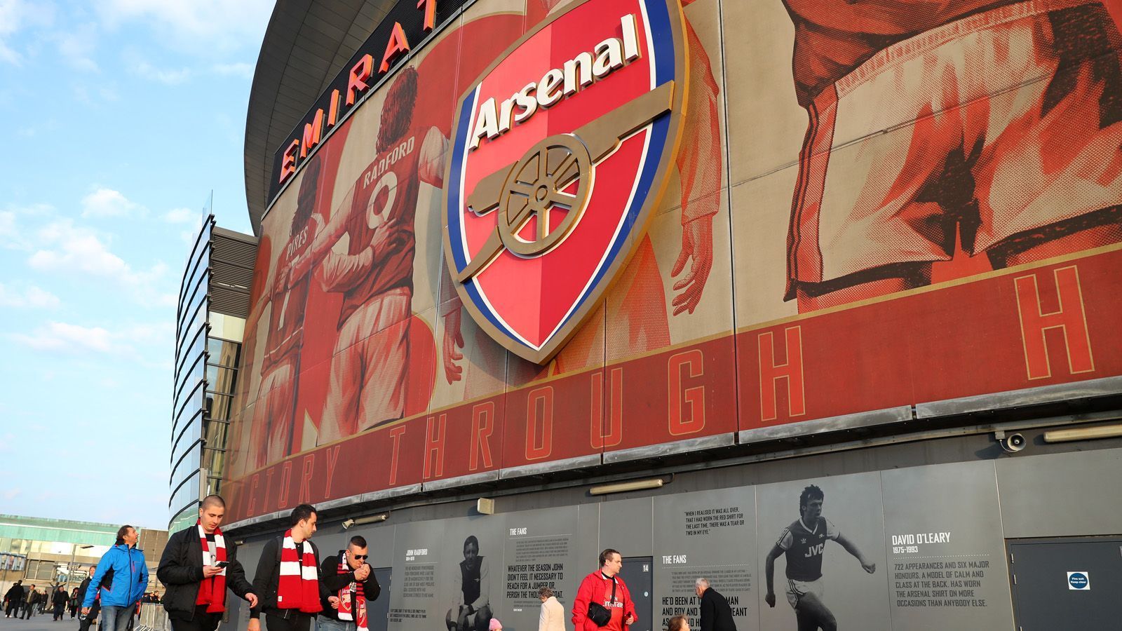 
                <strong>Platz 7: FC Arsenal </strong><br>
                Emirates Stadium, LondonZuschauerschnitt: 59.793
              