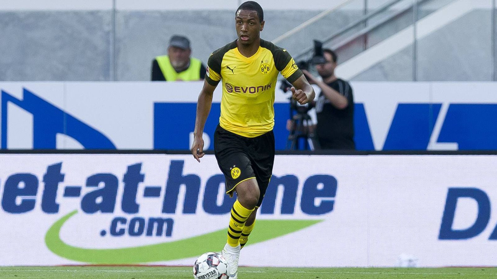 
                <strong>Borussia Dortmund</strong><br>
                Teuerster Sommer-Neuzugang: Abdou Diallo (1. FSV Mainz 05/28 Millionen Euro Ablöse)
              