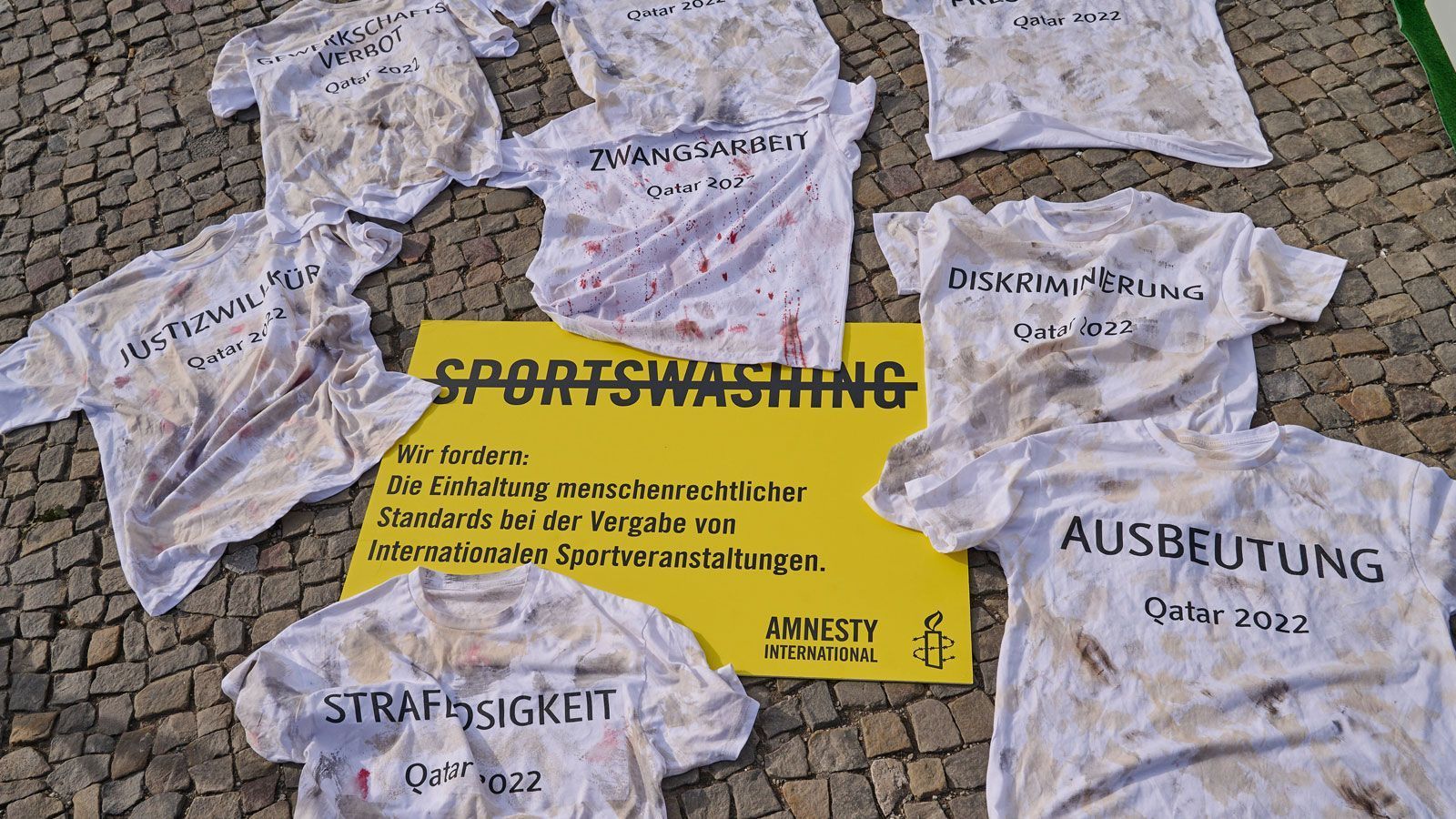
                <strong>14. September 2021</strong><br>
                Die Menschenrechtsorganisation "Amnesty International" lehnt einen Boykott der WM ab. Amnesty-Expertin Lisa Salza betont, ihre Organisation wolle vielmehr "die internationale Aufmerksamkeit nutzen".
              