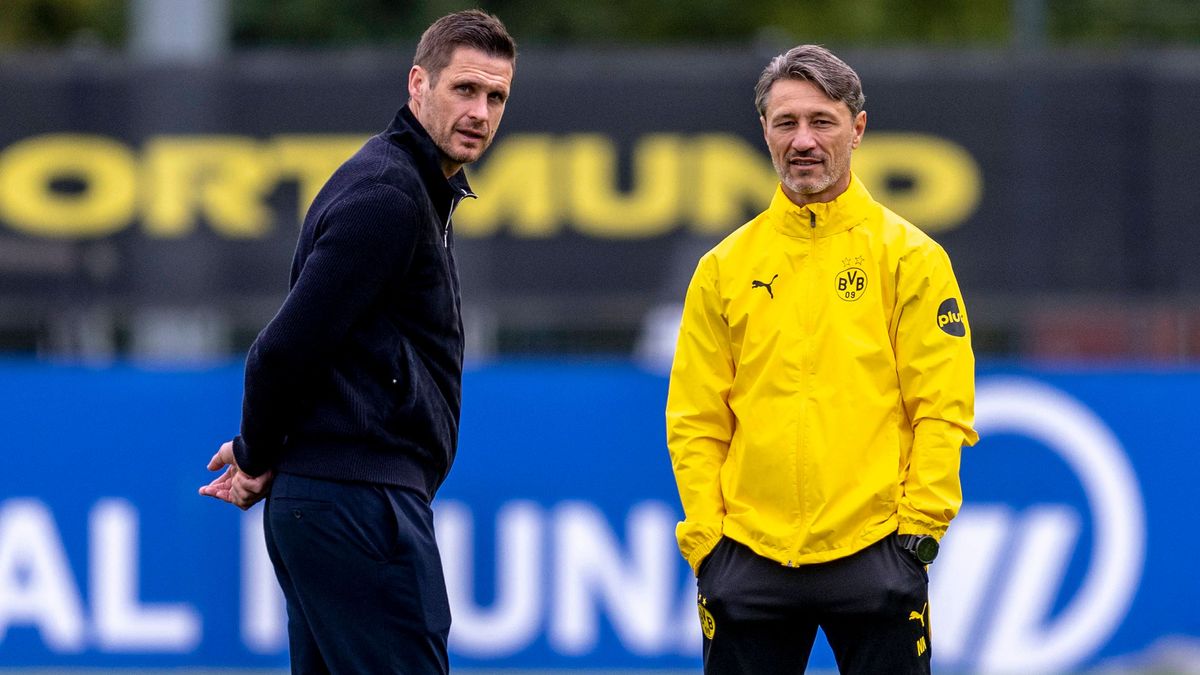 24.08.2025: Fußball:Öffentliches Training on Borussia Dortmund. Sebastian Kehl (l) spricht mit Trainer Niko Kovac (Borussia Dortmund). *** 24 08 2025 Football Public training session on Borussia Do...