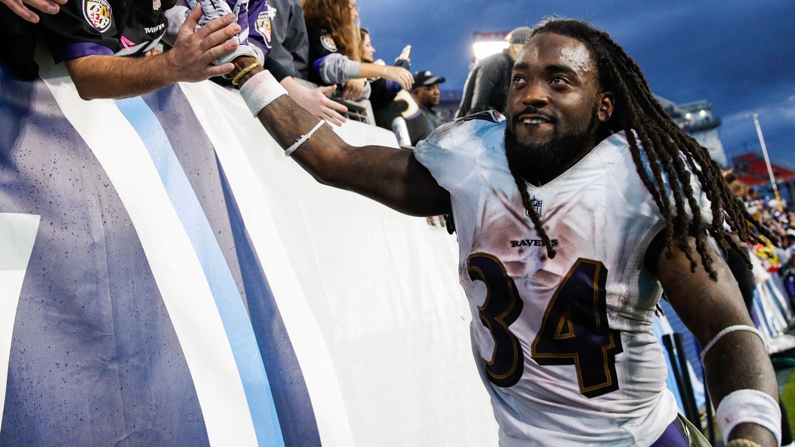 
                <strong>Alex Collins</strong><br>
                Position: Running BackVorheriger Klub: Baltimore RavensIn der NFL seit: 2016Verdienst 2018: 630.000 Dollar
              