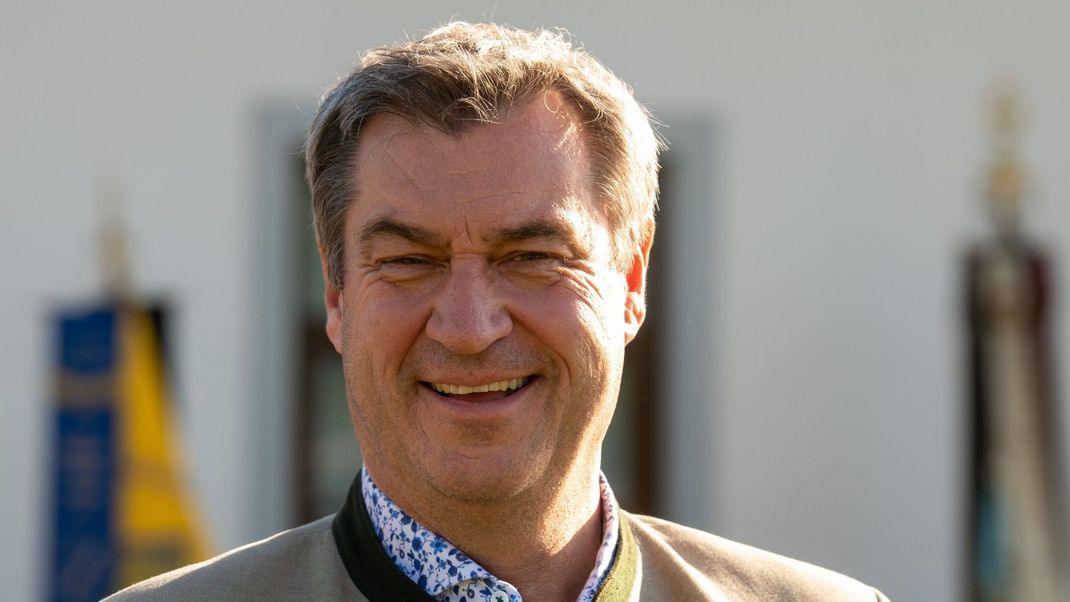 Markus Söder (CSU), Ministerpräsident von Bayern, beweist Humor.