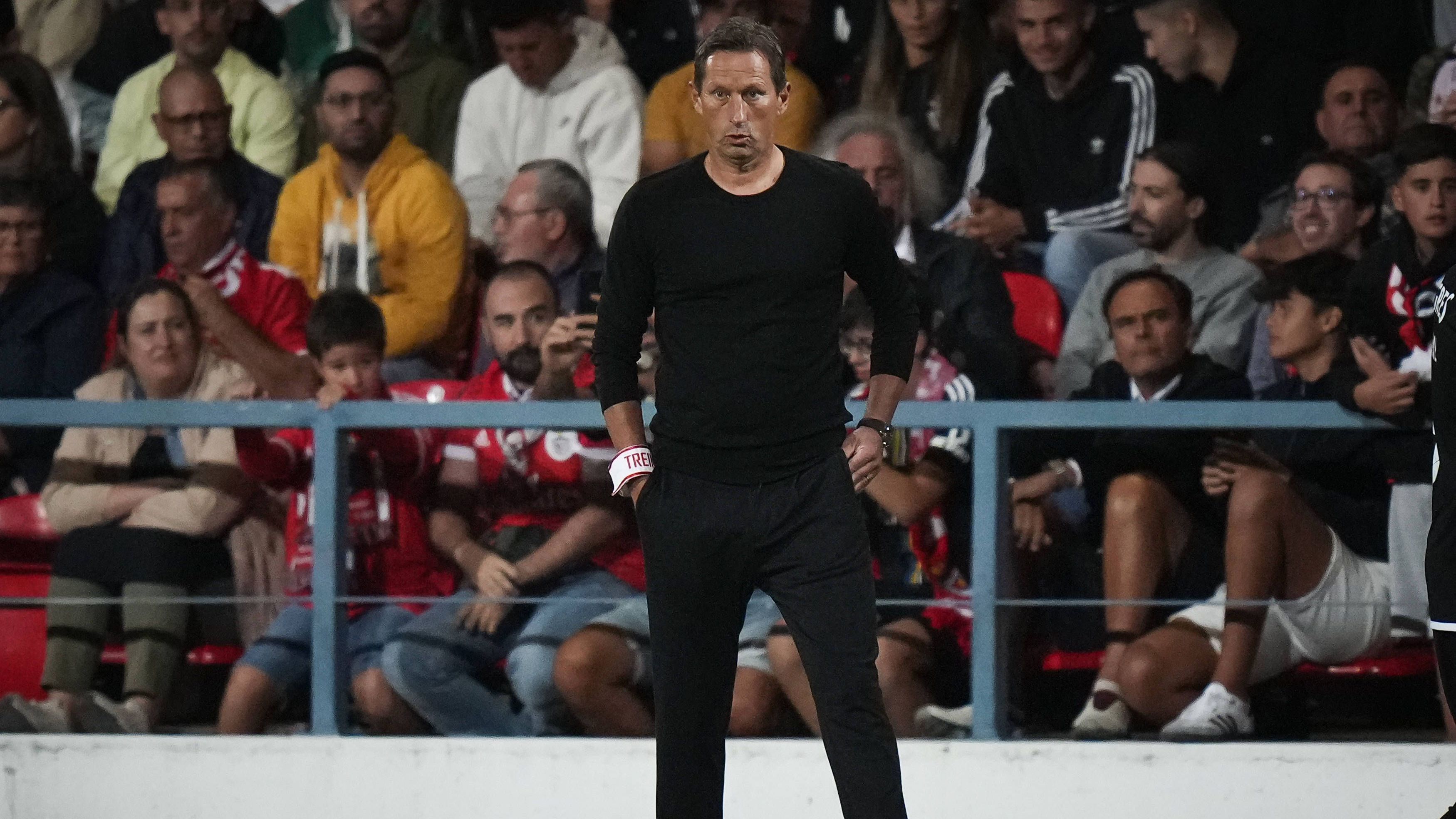 <strong>Roger Schmidt<br></strong>Wie der "kicker" berichtet, habe der DFB die Entwicklung des Ex-Leverkusen-Trainers Roger Schmidt bei Benfica Lissabon "intensiv verfolgt". Allerdings verlängerte dieser erst vor Kurzem bis 2026, Ausstiegsklausel von 30 Millionen Euro inklusive. Zwar kennen sich Schmidt und Rudi Völler aus gemeinsamen Zeiten bei B04, eine Installierung dürfte aber eher unwahrscheinlich sein.