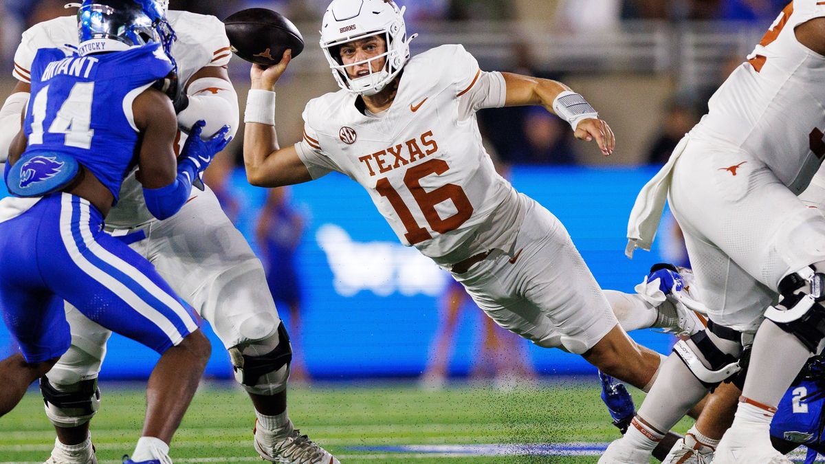 NCAA, College League, USA Football: Texas at Kentucky Oct 18, 2025; Lexington, Kentucky, USA; Texas Longhorns quarterback Arch Manning (16) throws a pass during the third quarter against the Kentuc...