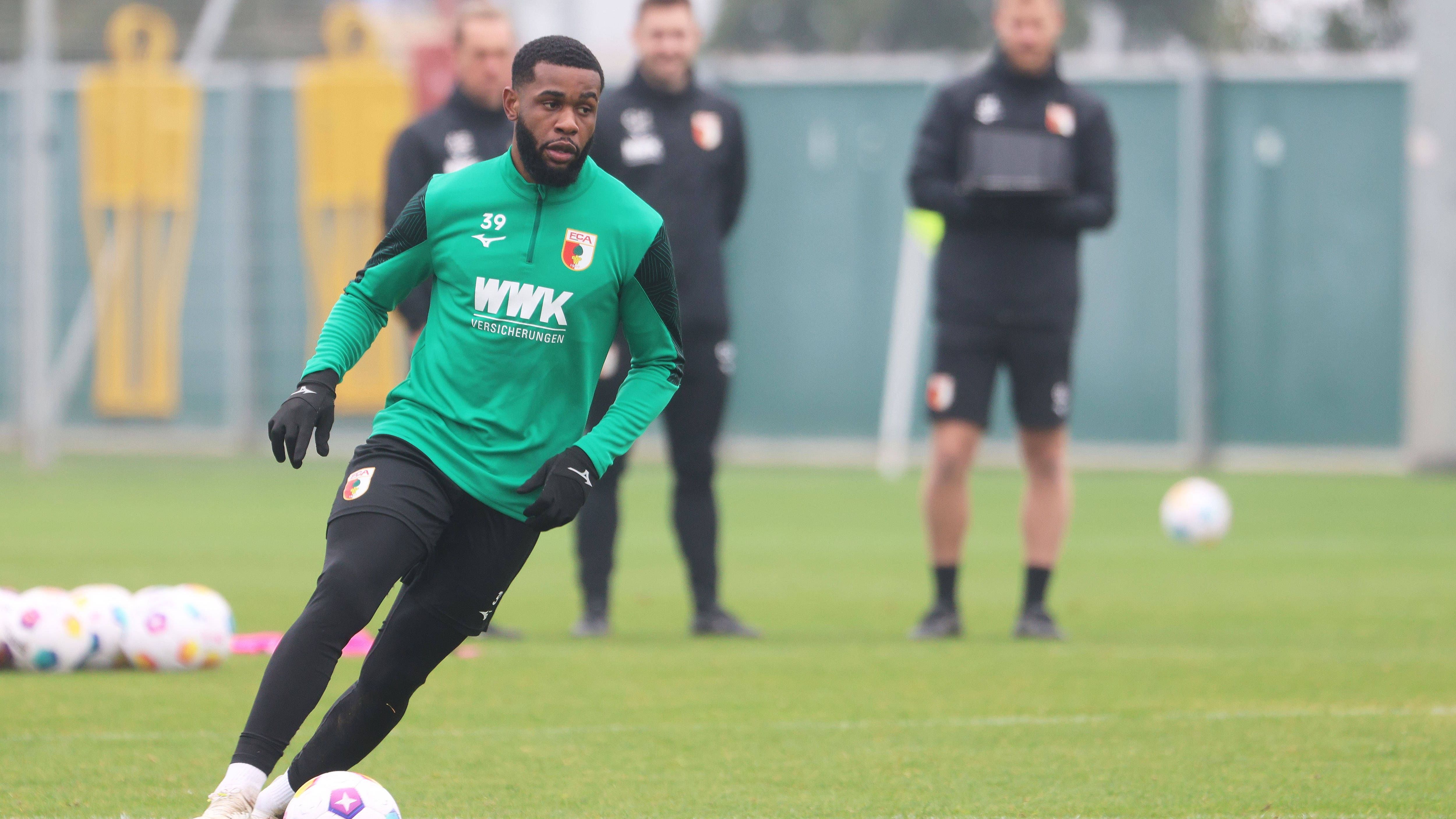 <strong>Japhet Tanganga (FC Augsburg)</strong><br>Am Deadline Day kam der Innenverteidiger per Leihe von den Tottenham Hotspur, muss seitdem aber noch auf sein Debüt warten. Den 24-Jährigen plagen seit längerer Zeit Kniebeschwerden, die er noch aus der Zeit vor seinem Wechsel aus England mitgebracht hat.