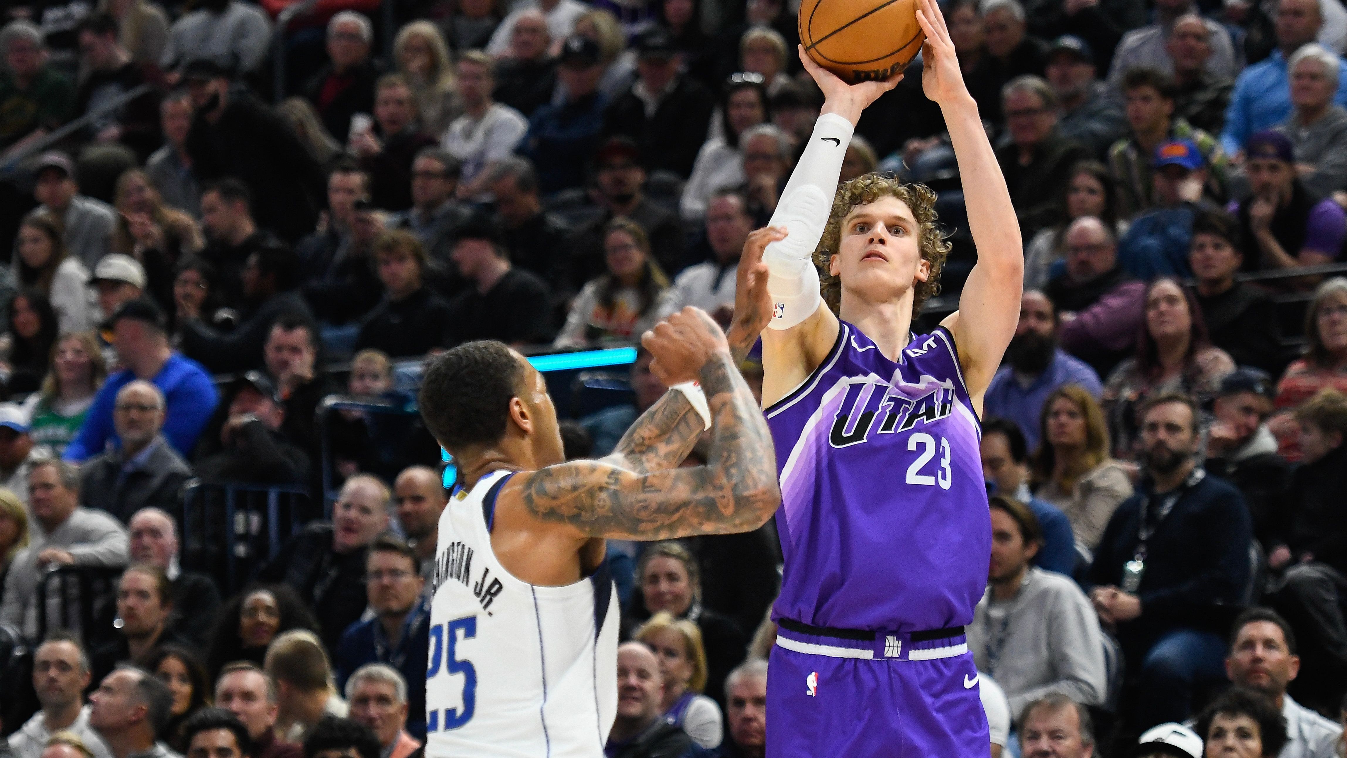 <strong>Lauri Markkanen (Utah Jazz)</strong><br>Der Finne gehört zu den stärksten europäischen Spielern in der NBA. Dies untermauerte der 26-Jährige auch mit einer überzeugenden Saison mit im Schnitt 23,1 Punkten und 8,2 Rebounds pro Spiel. Mit Utah blieb es jedoch ein hoffnungsloses Unterfangen, in der starken Western Conference um die Playoffs mitzuspielen. Die Franchise belegte Rang zwölf, Lauri Markkanen hat also Sommerpause.