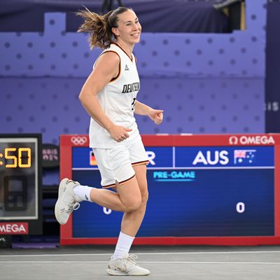 Die deutschen Olympia-Debütantinnen (Basketball/3x3) erreichten auf Anhieb das Halbfinale. Gegen Kanada wollen Svenja Brunckhorst & Co. nun sogar den Einzug ins Endspiel perfekt machen.