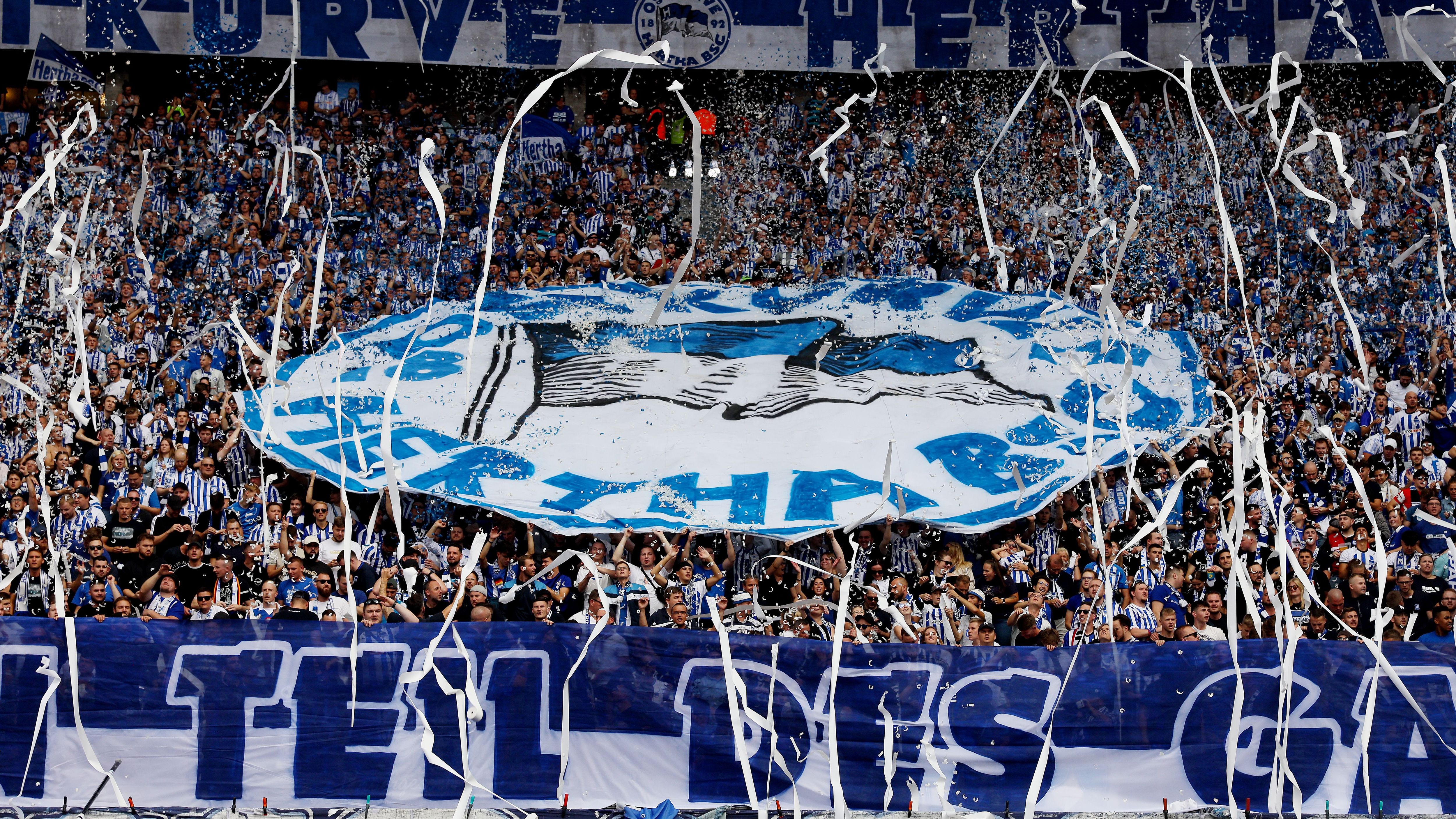 <strong></strong><strong>Hertha BSC</strong><br>Hertha BSC hat nach dem x-ten Neuanfang nun einen Investor aus Dubai und heißt <strong>Capital United Berlin</strong>. Die Hertha-Fans nennen den Klub aber weiterhin liebevoll "die Alte Dame", mit Rollator auf dem Vereinswappen.