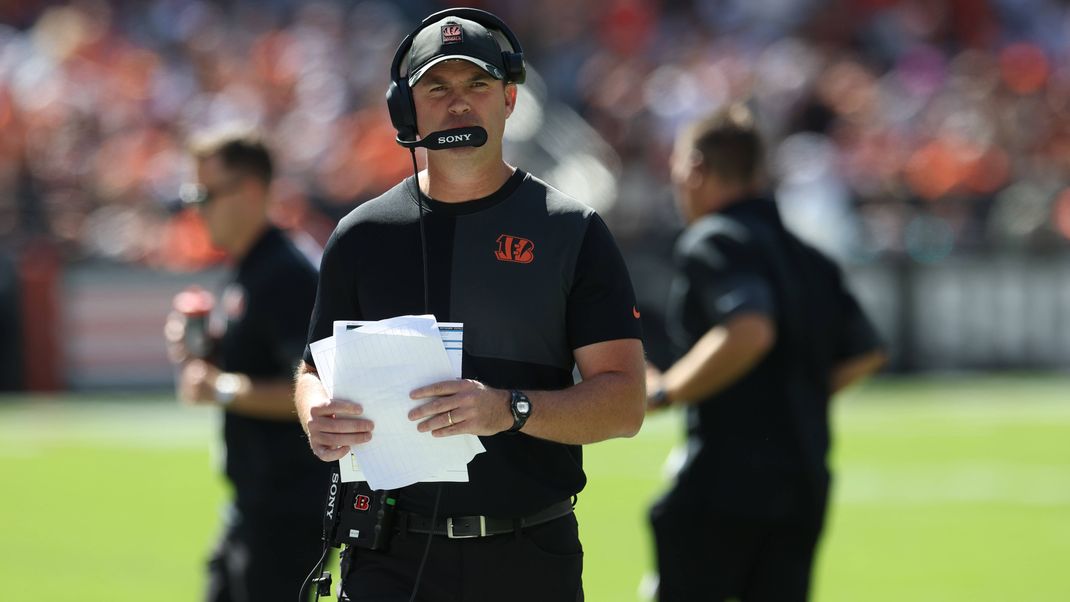 NFL, American Football Herren, USA Cincinnati Bengals at Cleveland Browns Sep 7, 2025 Cleveland, Ohio, USA Cincinnati Bengals head coach Zac Taylor during the second half against the Cleveland Browns at Huntington Bank Field. Cleveland Huntington Bank Field Ohio USA, EDITORIAL USE ONLY PUBLICATIONxINxGERxSUIxAUTxONLY Copyright: xScottxGalvinx 20250907_jhp_bg7_0470